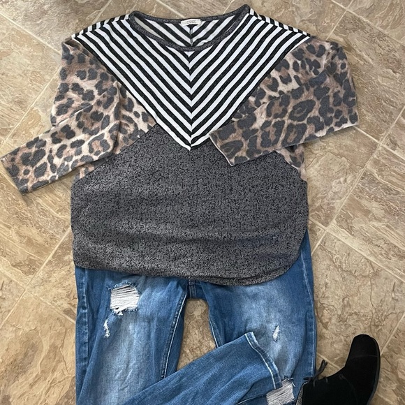 Oddy Multi-Print Sweater - Picture 10 of 12